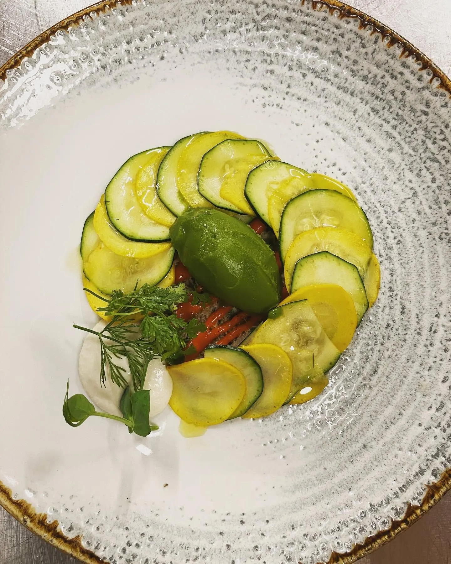 Carpaccio de courgettes en rosace et sorbet vert