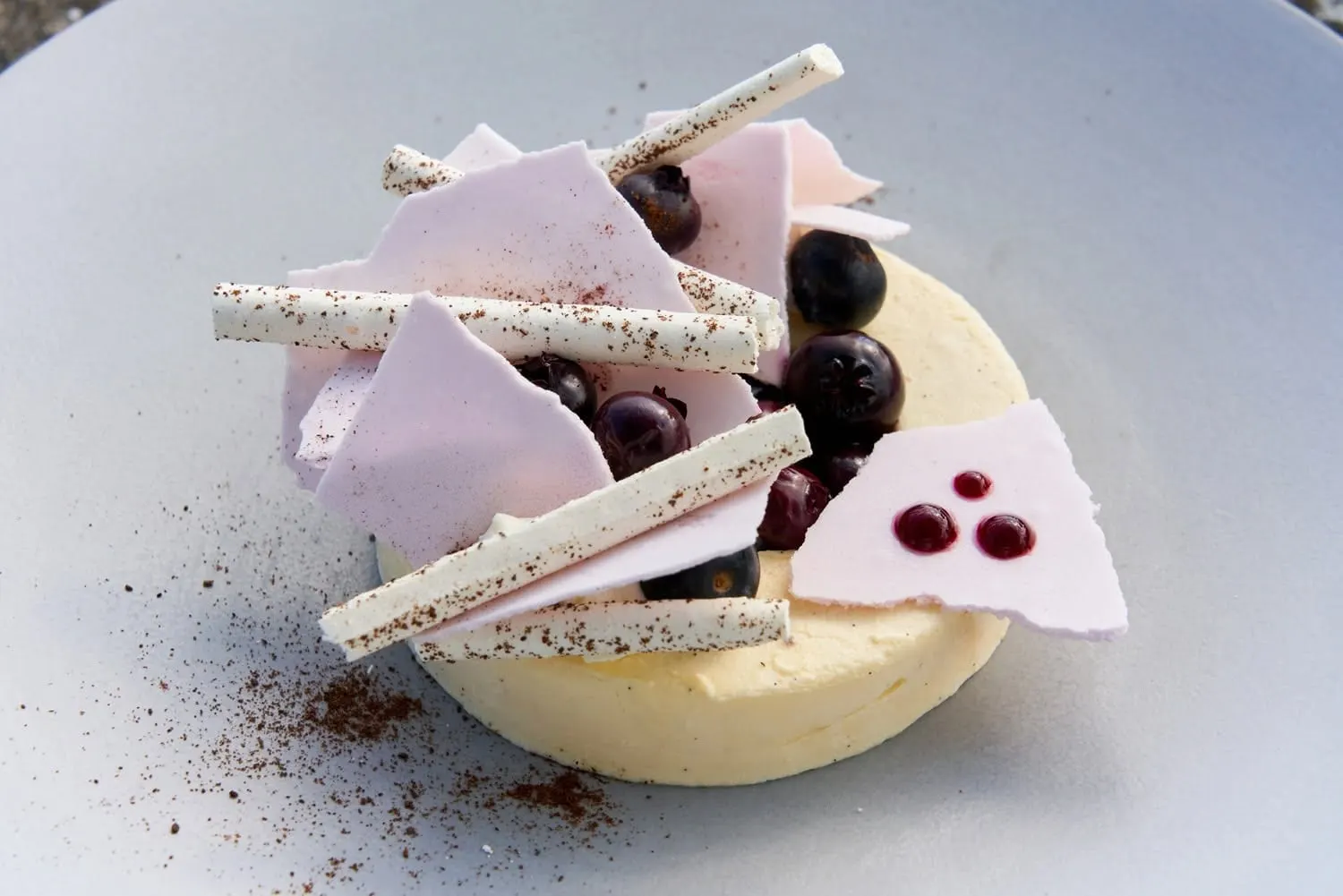 Vacherin vanille-myrtilles aux éclats meringués